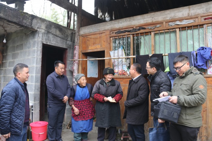 铜仁职业技术学院党委委员,纪委书记雷国平一行到印江县刀坝镇开展