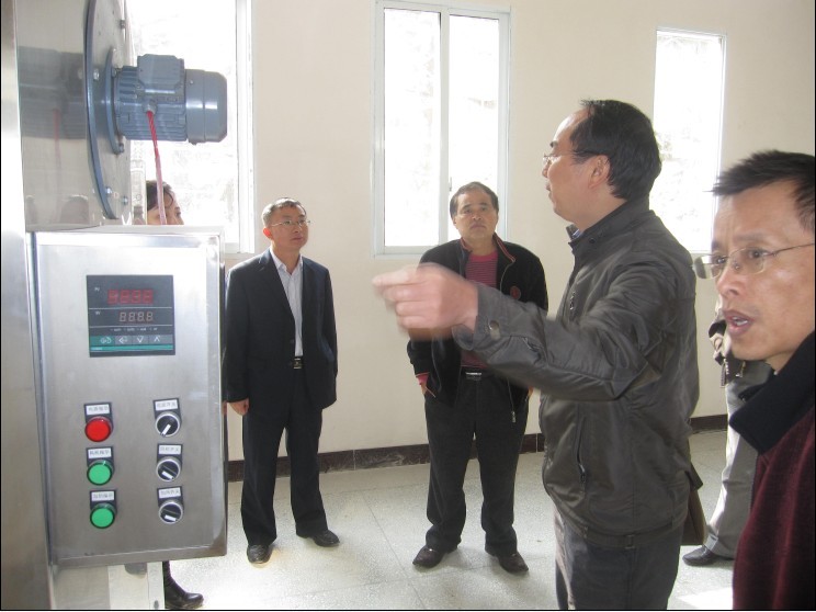 院纪委书记雷国平视察新校区建设工地