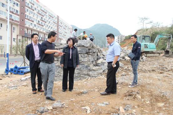 会同川硐教育园区建设工程指挥部副指挥长杨建国及川硐镇镇长李文波