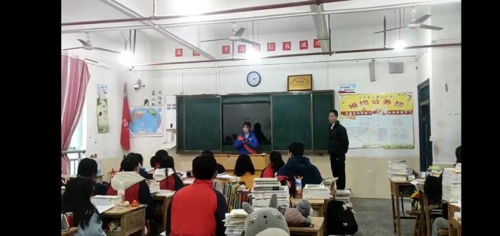 图1：223茶叶专干冉慧回母校宣传国家资助政策.jpg