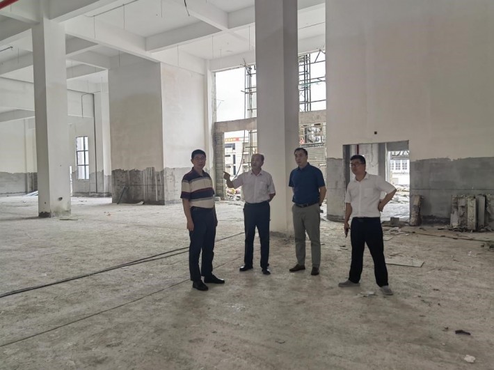 项光亚一行调研高新区校区建设1.jpg