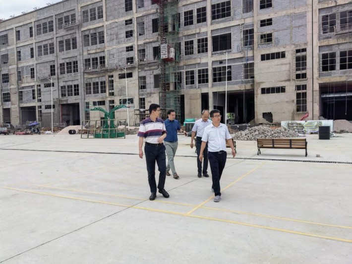 项光亚一行调研高新区校区建设.jpg