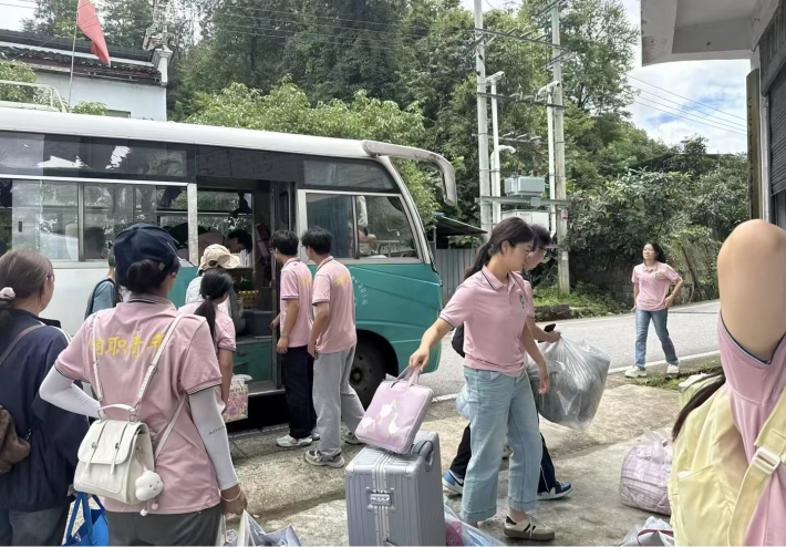 实践团队圆满返程5.png