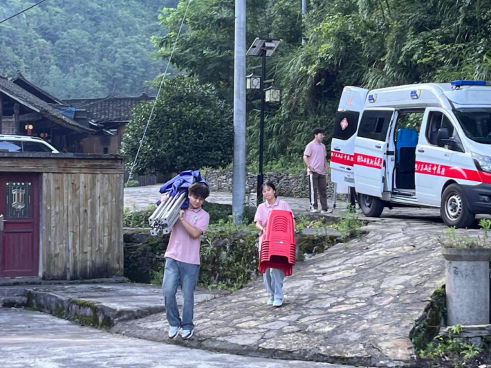 志铜药行”义诊护乡康1.png