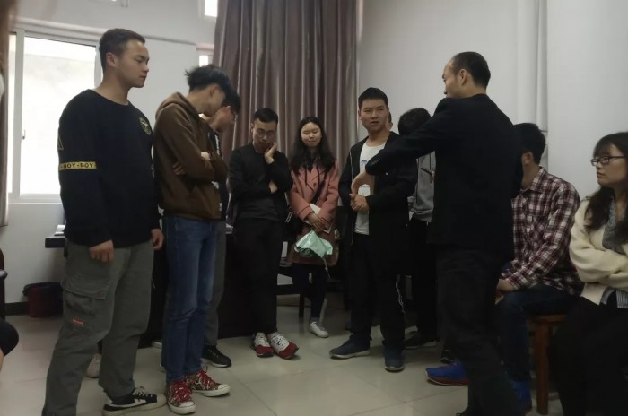 v大队.jpg