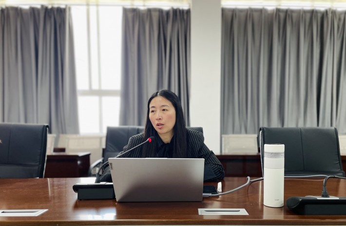 0408人文学院教职工业务知识培训1.jpg