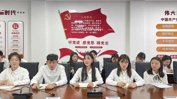 0506五美大学生座谈会2.jpg