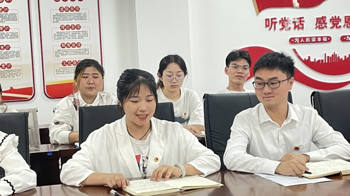 0506五美大学生座谈会.jpg