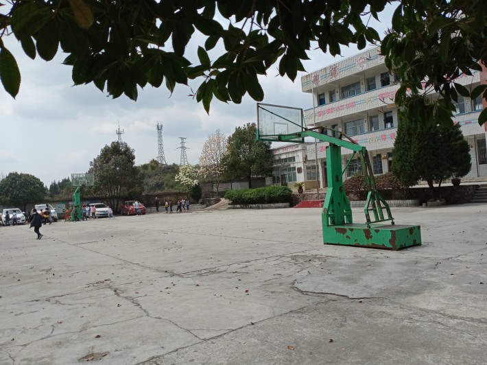 塘边小学球场.jpg