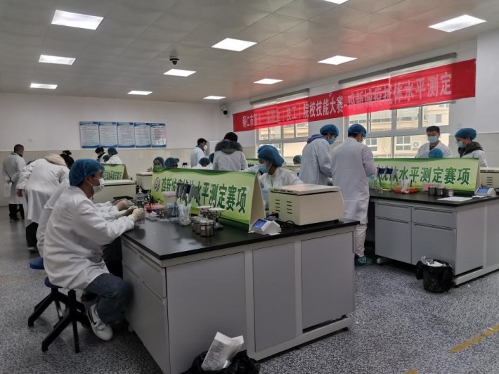 图3  各参赛队伍井然有序进行比赛.jpg