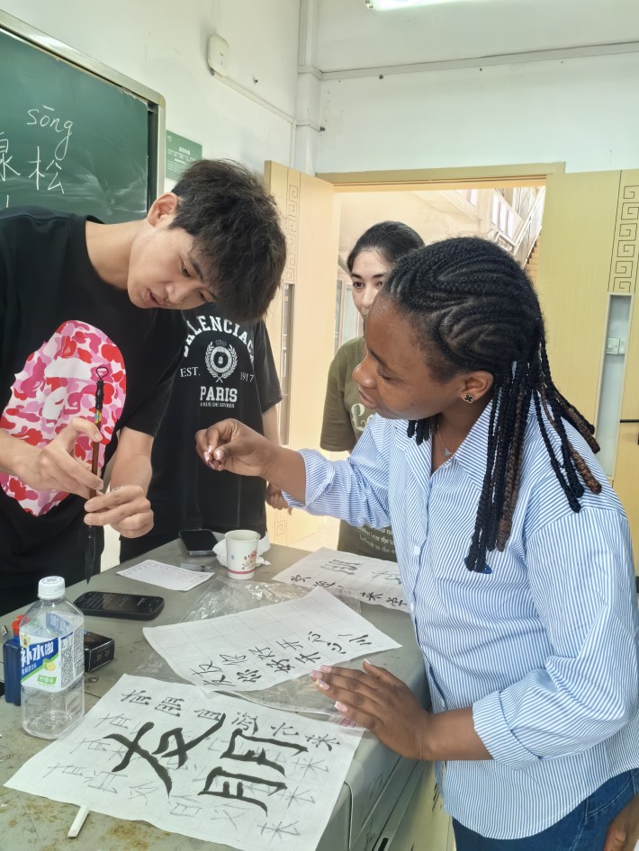 2.学写毛笔字.jpg