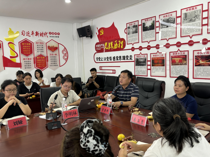 倾听心声，共促成长——经济与管理学院召开学生座谈会
