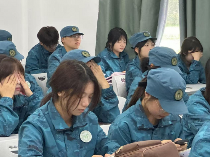 经济与管理学院“破框·立我”9·25心理主题班会圆满举行