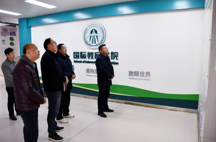 学校党委书记邓庆生到国际教...