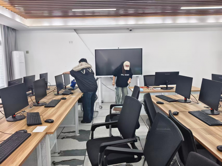 信息工程学院开展2025年学生励志感恩教育活动