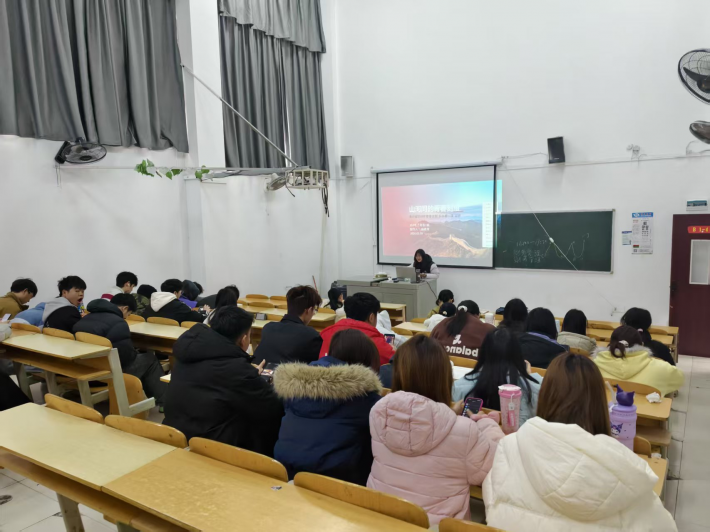 253电商1班开展“开学第一课”——《山河间的青春刻度》集中收看主题班会