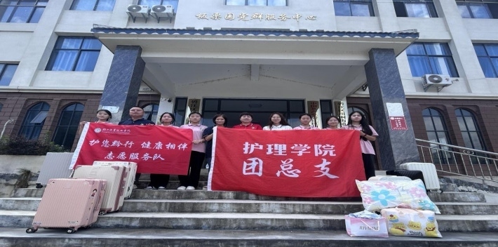 护理学子“三下乡”首日1.png