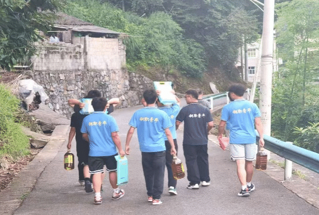 匠心织暖意1.png