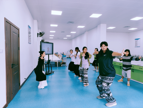 护理学院成功举办中医养生保健法海外职业技能培训298.png